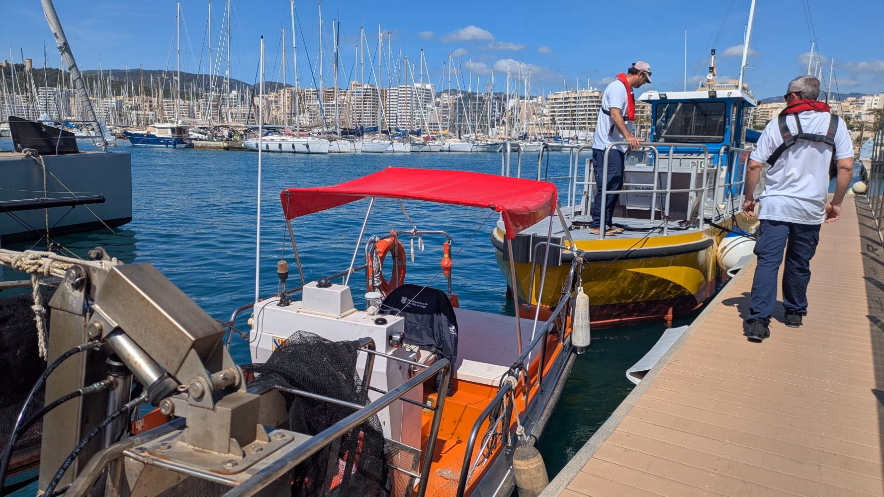 Cinco embarcaciones velarán este verano por la limpieza del litoral menorquín