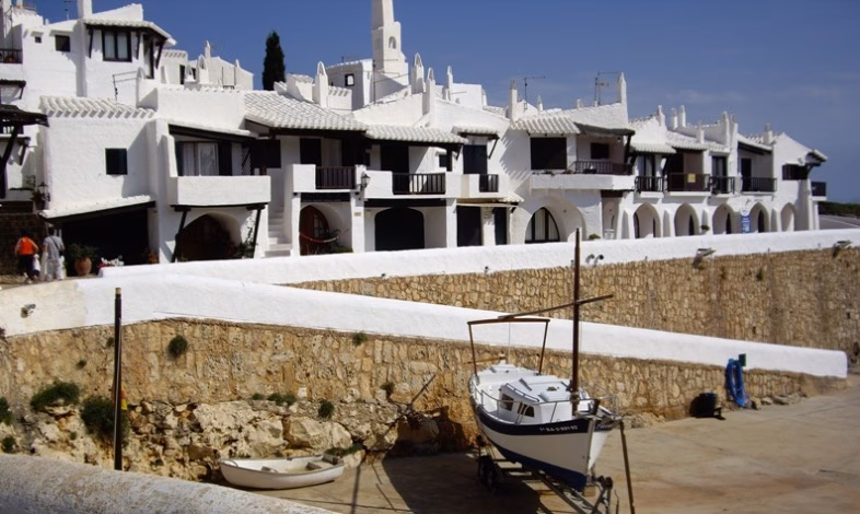 ¿Debe limitarse la compra de vivienda de los extranjeros?