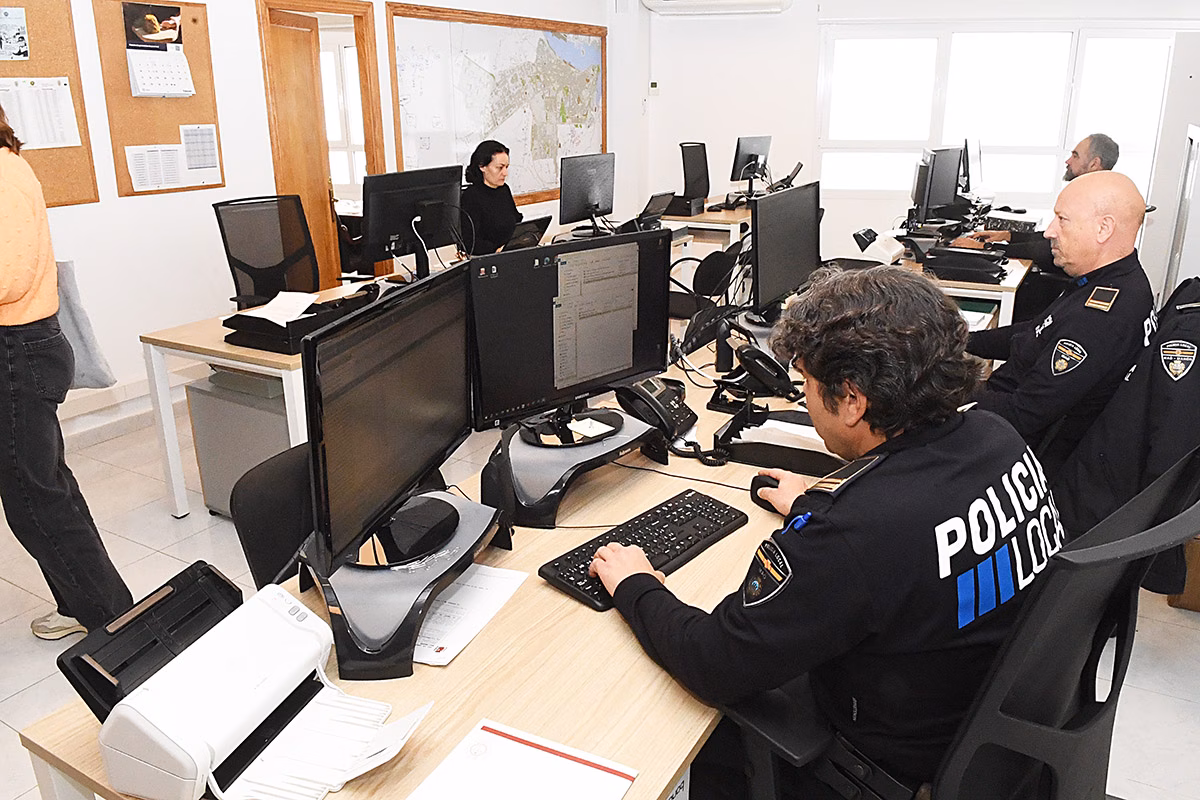 El canal de WhatsApp de la Policia Local de Maó recaba 85 avisos en su primer mes