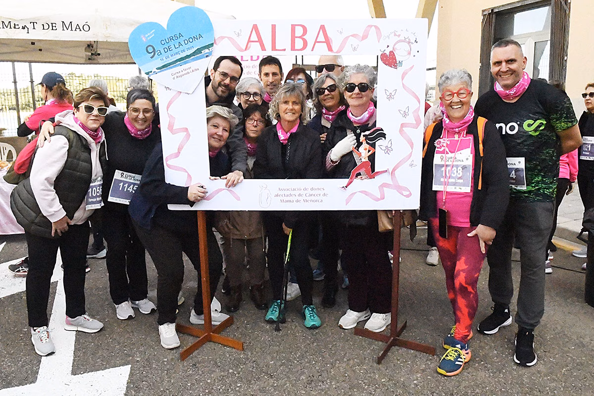 (Fotos) Más de 250 personas corren contra el cáncer en la "Cursa de la Dona" de Maó