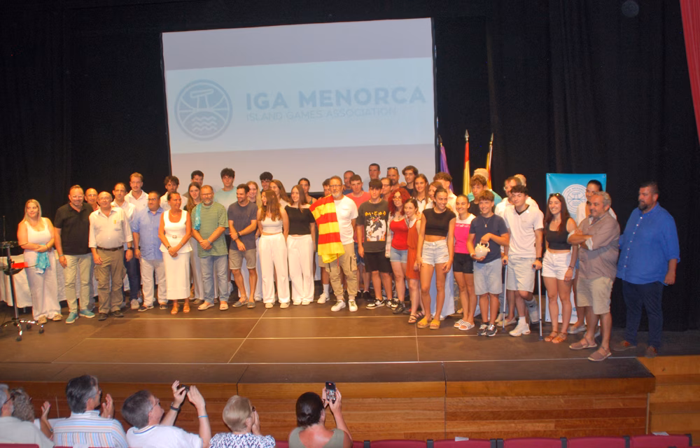 (Fotos) Menorca despide a su expedición a Orkney