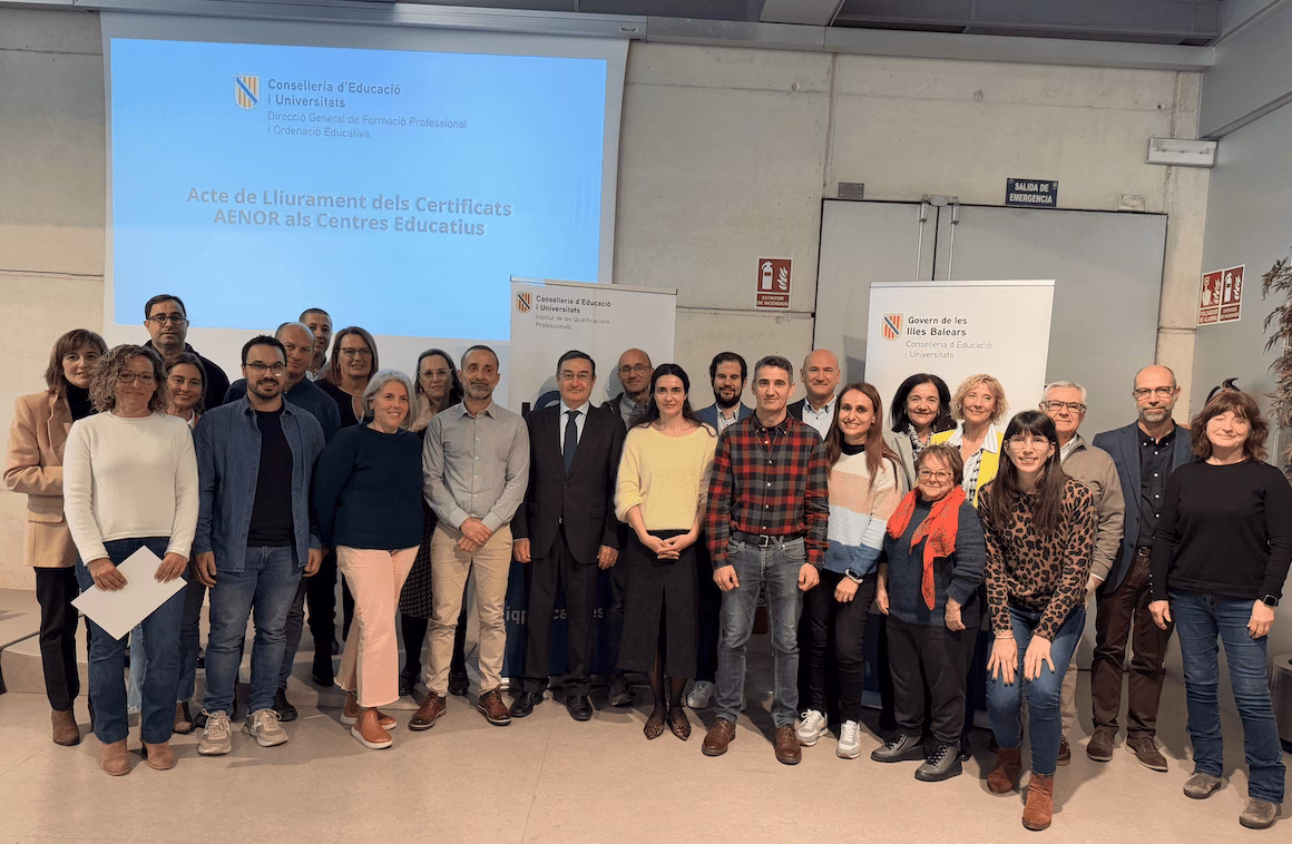 Dos centros de Menorca reciben el certificado de AENOR por su excelencia en la gestión de calidad