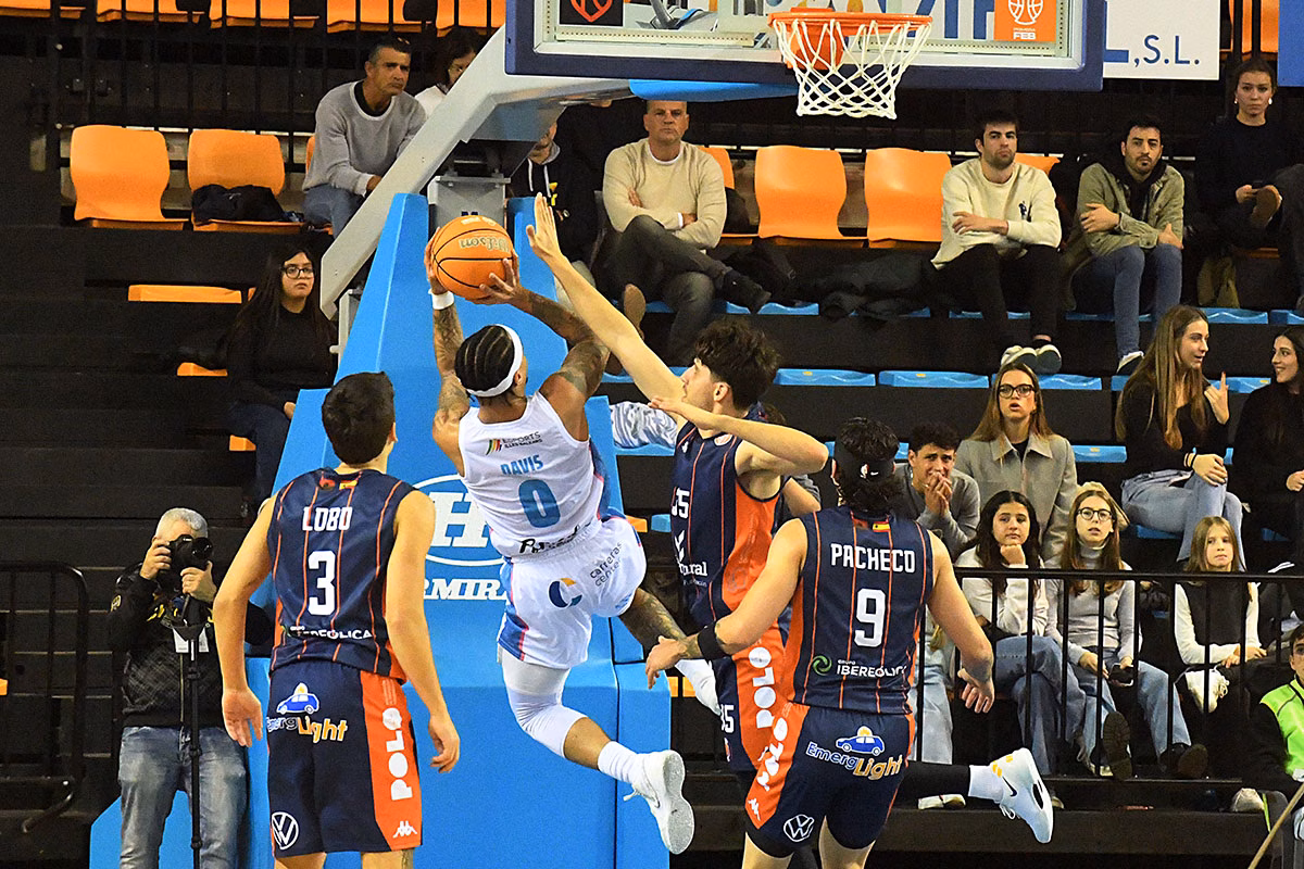 (Fotos) El Tizona Burgos asalta Bintaufa a golpe de triple