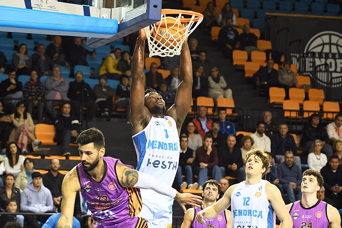 Un renovado Hestia Menorca recibe al Tizona Burgos