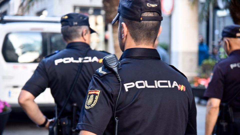 La Policía Nacional detiene a un joven por robo con violencia en Ciutadella
