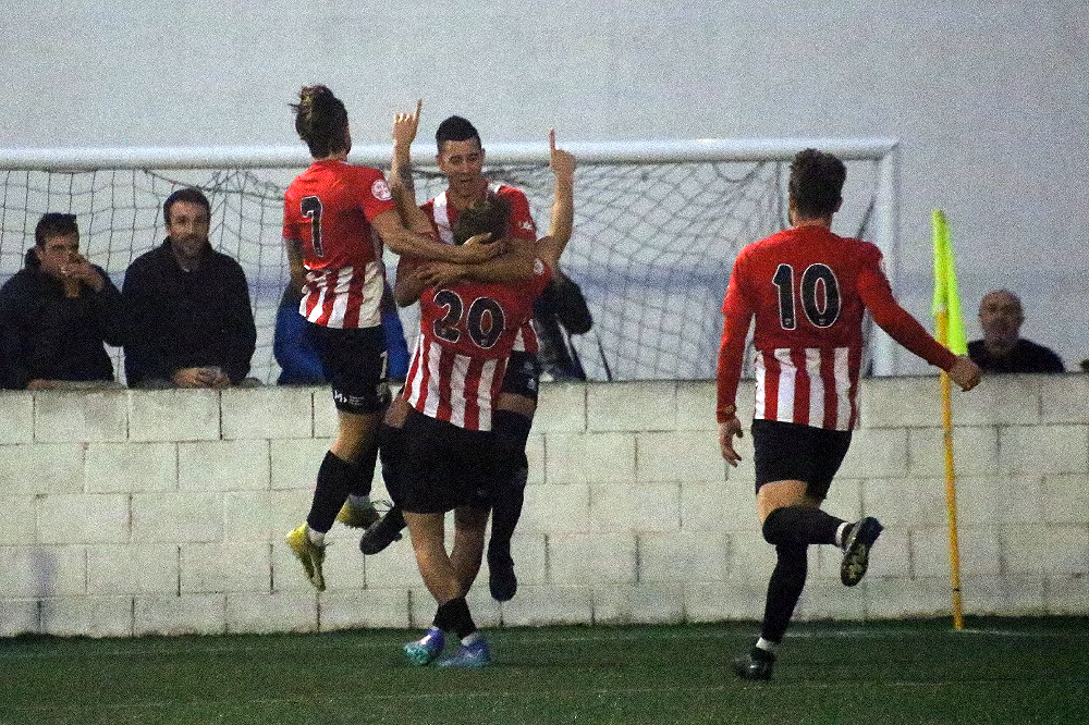 El Mercadal se da un festín ante el Llosetense (4-0)