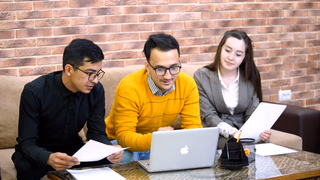 El Govern concede 10 millones a las entidades locales para que contraten a jóvenes cualificados