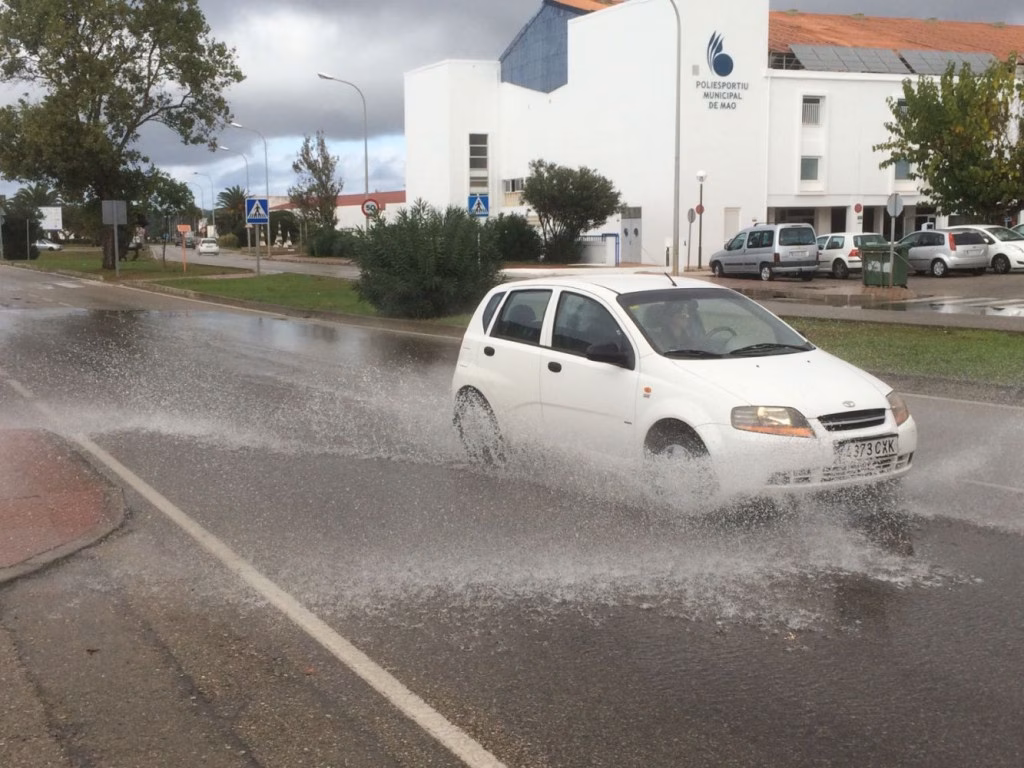 La lluvia en los polígonos se reutilizará: 700.000 m³ al año para aliviar la sequía en Menorca