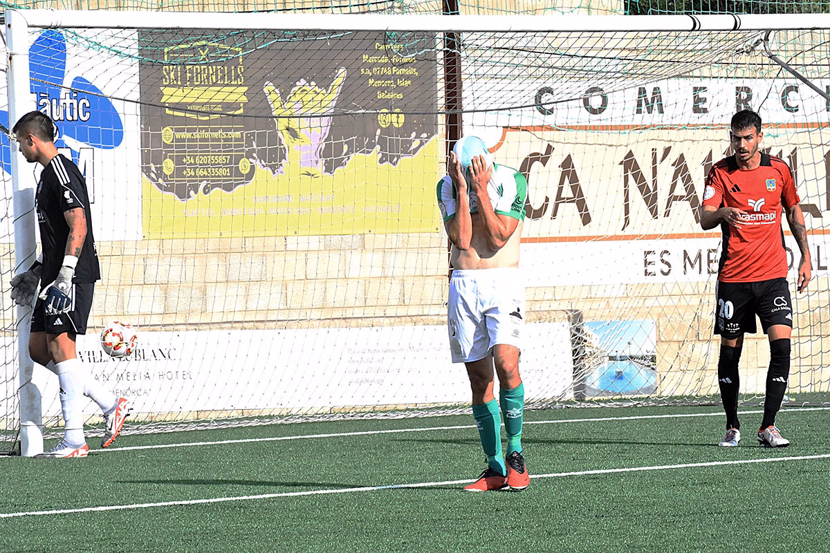 (Fotos) El Migjorn cae ante el Formentera y sigue sin conocer la victoria