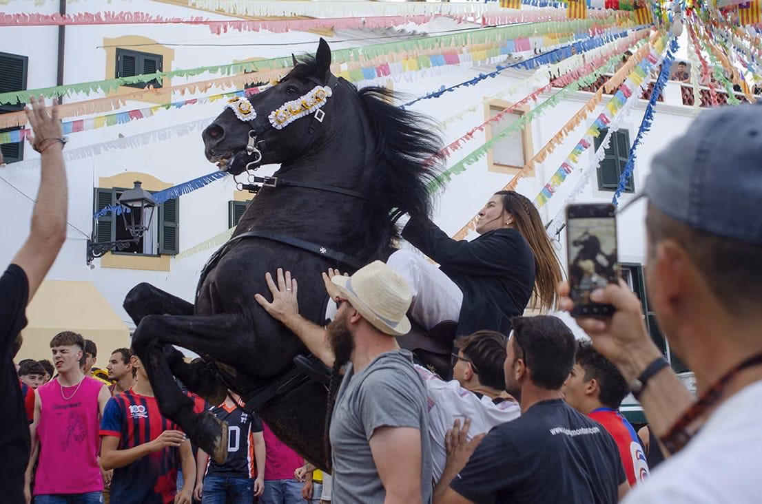 (Fotos) Ferreries ya 'bota' con su primer Jaleo