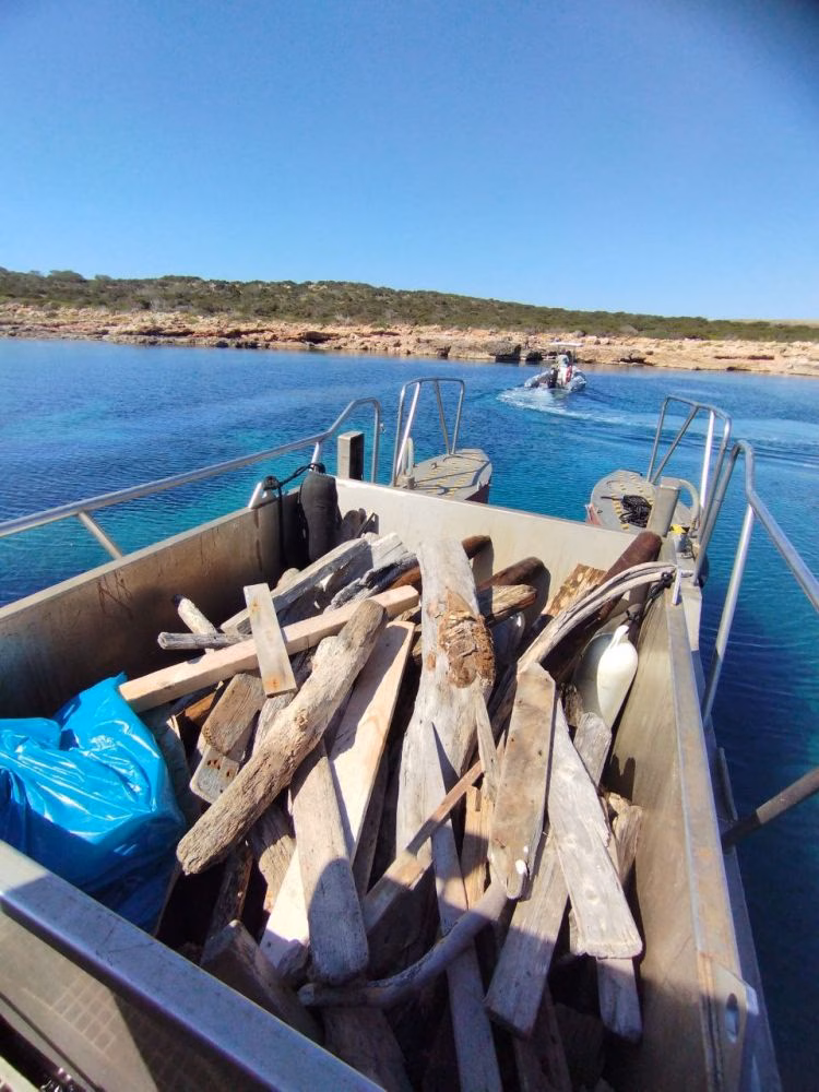El servicio de limpieza recoge 7,8 toneladas de residuos en el litoral balear en mayo