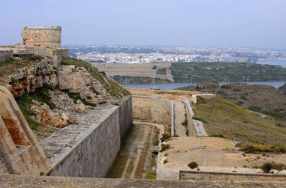 El Consorcio Militar conmemorará los aniversarios de La Mola con una exposición y una conferencia