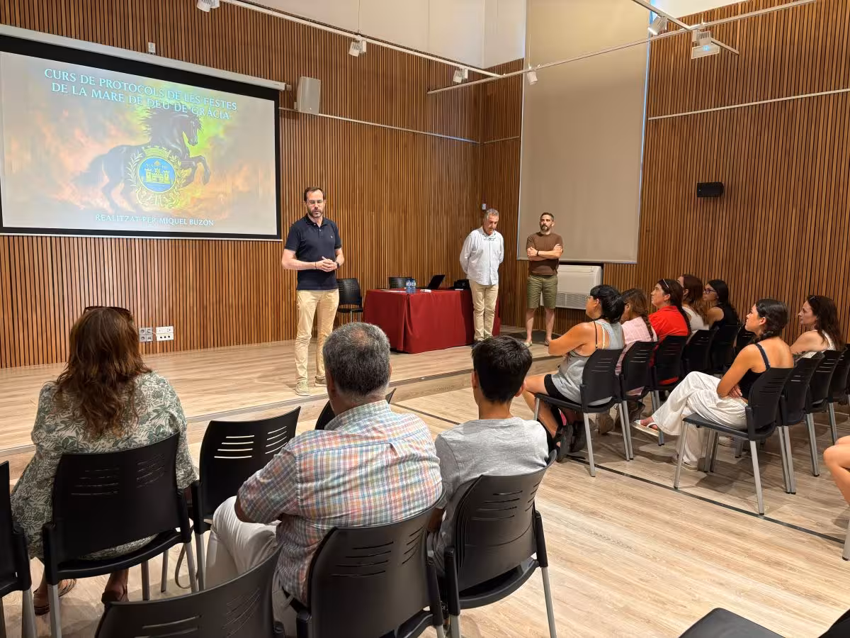 Maó inicia el curso de preparación para 'cavallers i cavalleres' novatos