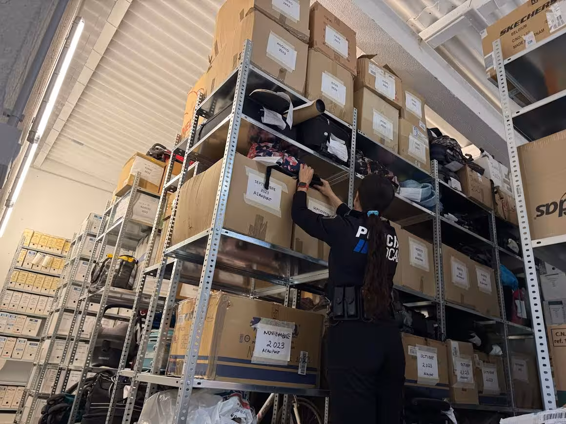 Más de la mitad de los objetos perdidos en Maó fueron devueltos a sus dueños