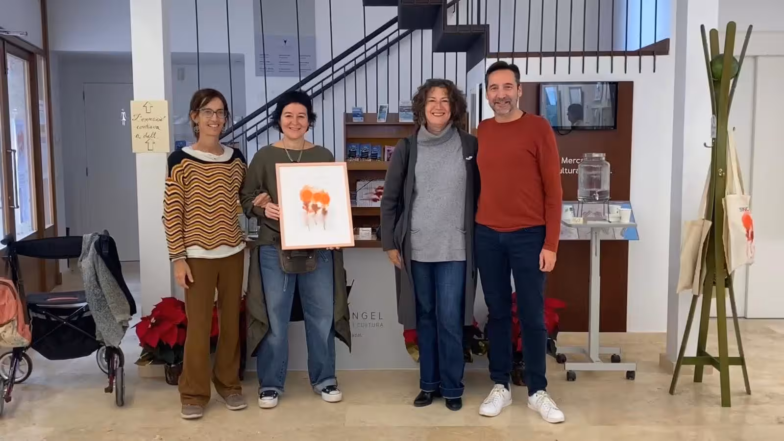 (Fotos) La exposición “Sincronies” se despide con una animada subasta a favor de Alba Menorca