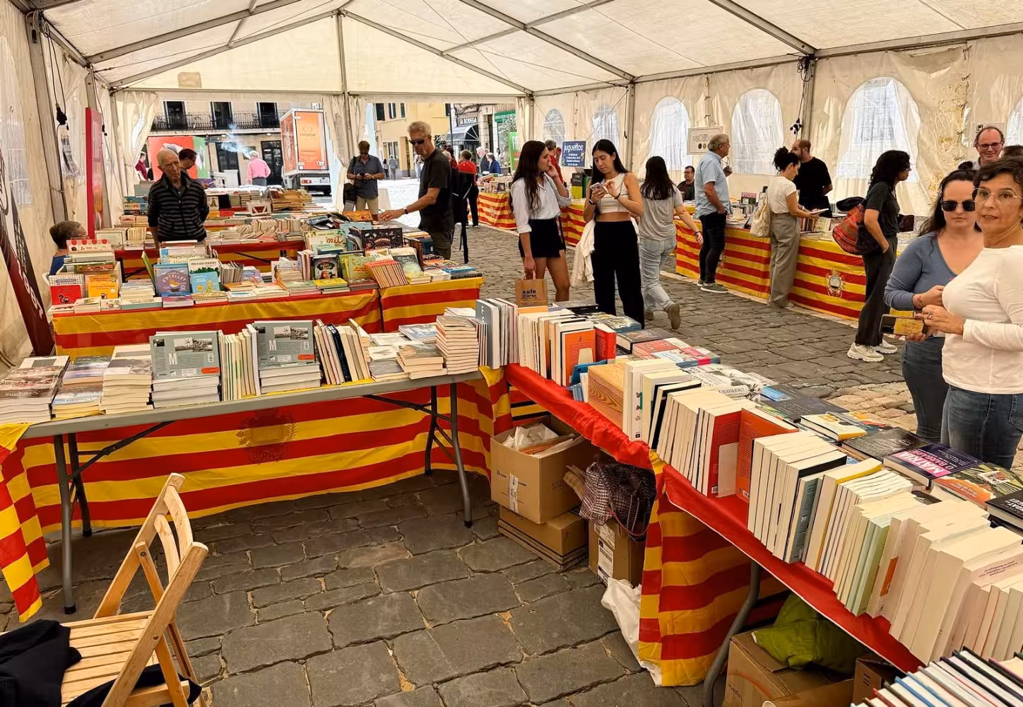 (Fotos) Maó da la bienvenida a la XIX Fira del Llibre en Català de Menorca