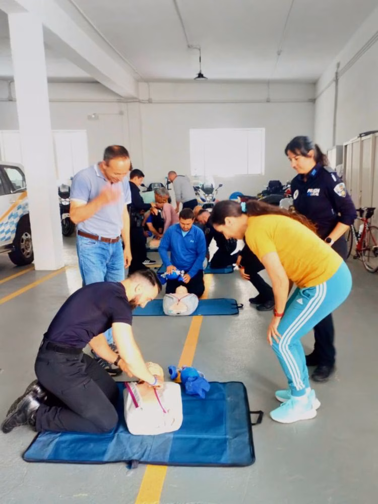 La Policía Local de Maó aprende a usar desfibriladores