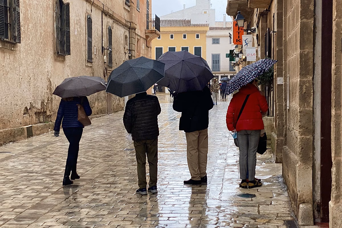 Las intensas lluvias descargan hasta 11 litros en Ciutadella
