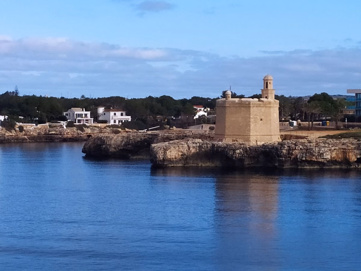 Pocas nubes y altas temperaturas este domingo en Menorca