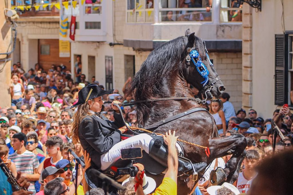 (Fotos) Alaior vive su día grande entre caballos y música