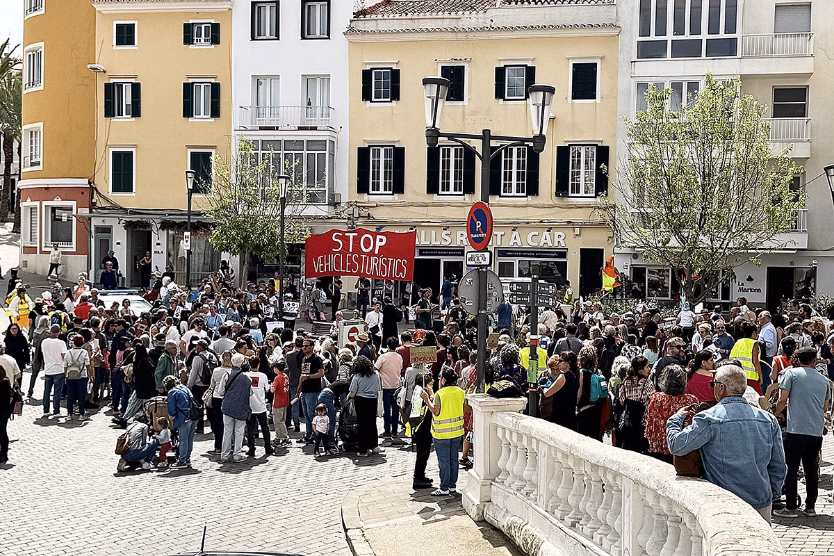 La saturación turística regresa al Parlament como asunto estrella