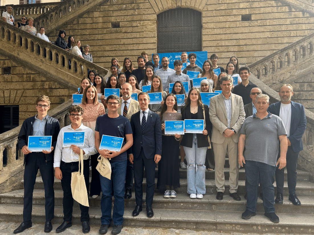 Cuatro alumnos de Menorca llegan a la final del concurso literario juvenil AMIC-Ficcions