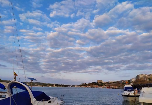Nubes, posibles chubascos y mínimas de 7 ºC este martes en Menorca