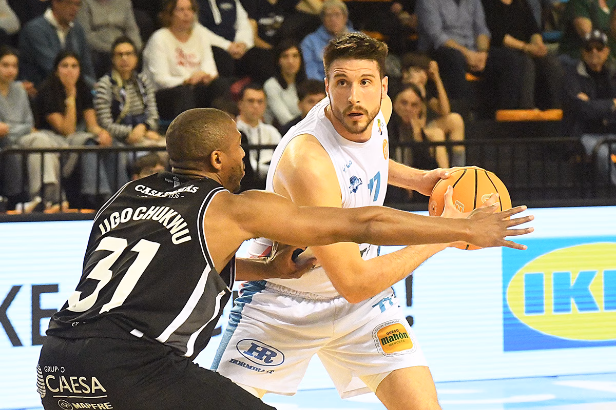 El Hestia Menorca se mete en problemas tras perder ante el Cartagena en un final agónico