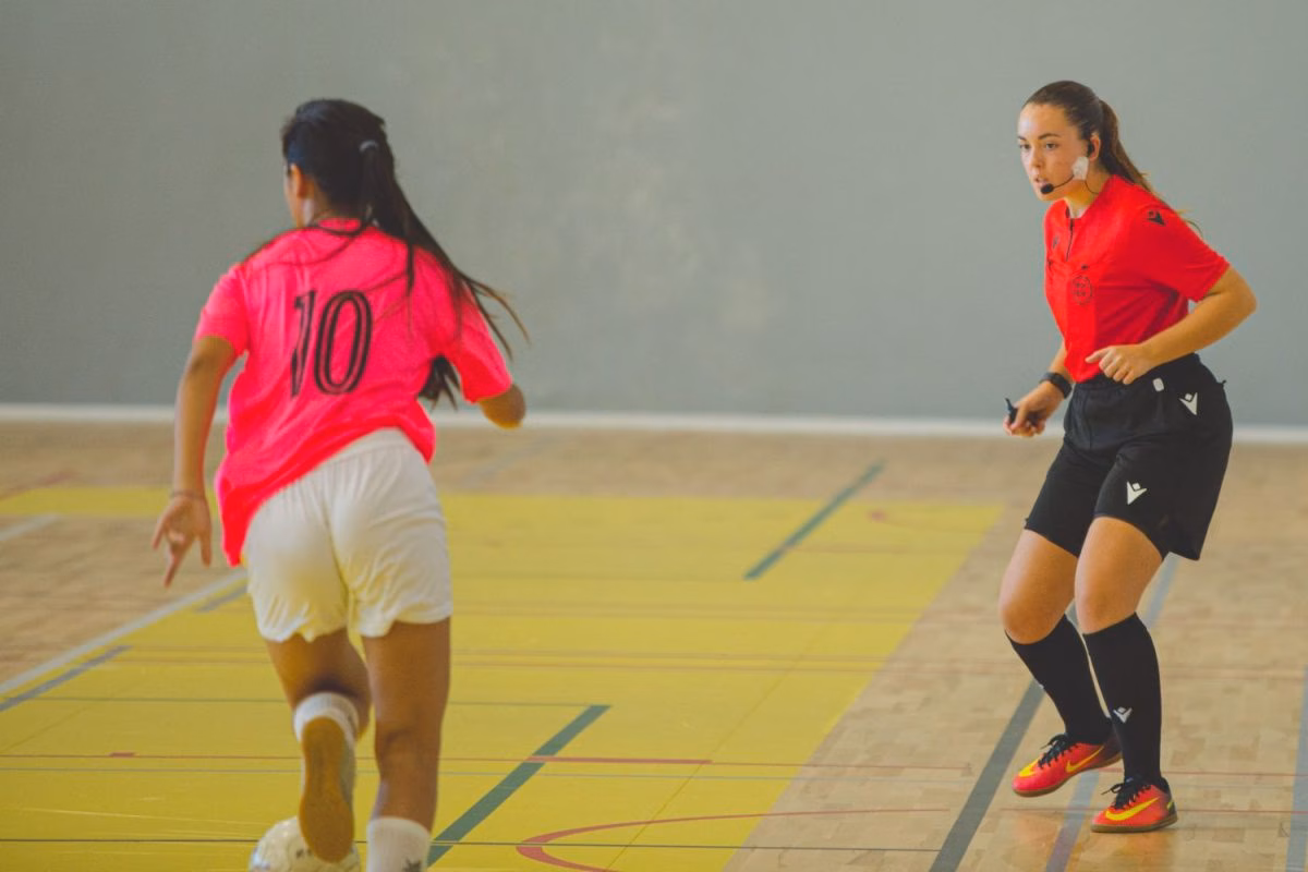 Doble reconocimiento para la árbitra menorquina Itziar Gómez