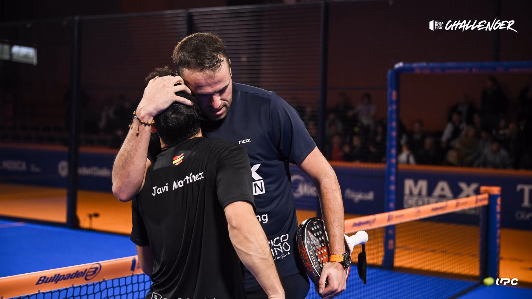 Alaior encumbra a sus campeones de pádel