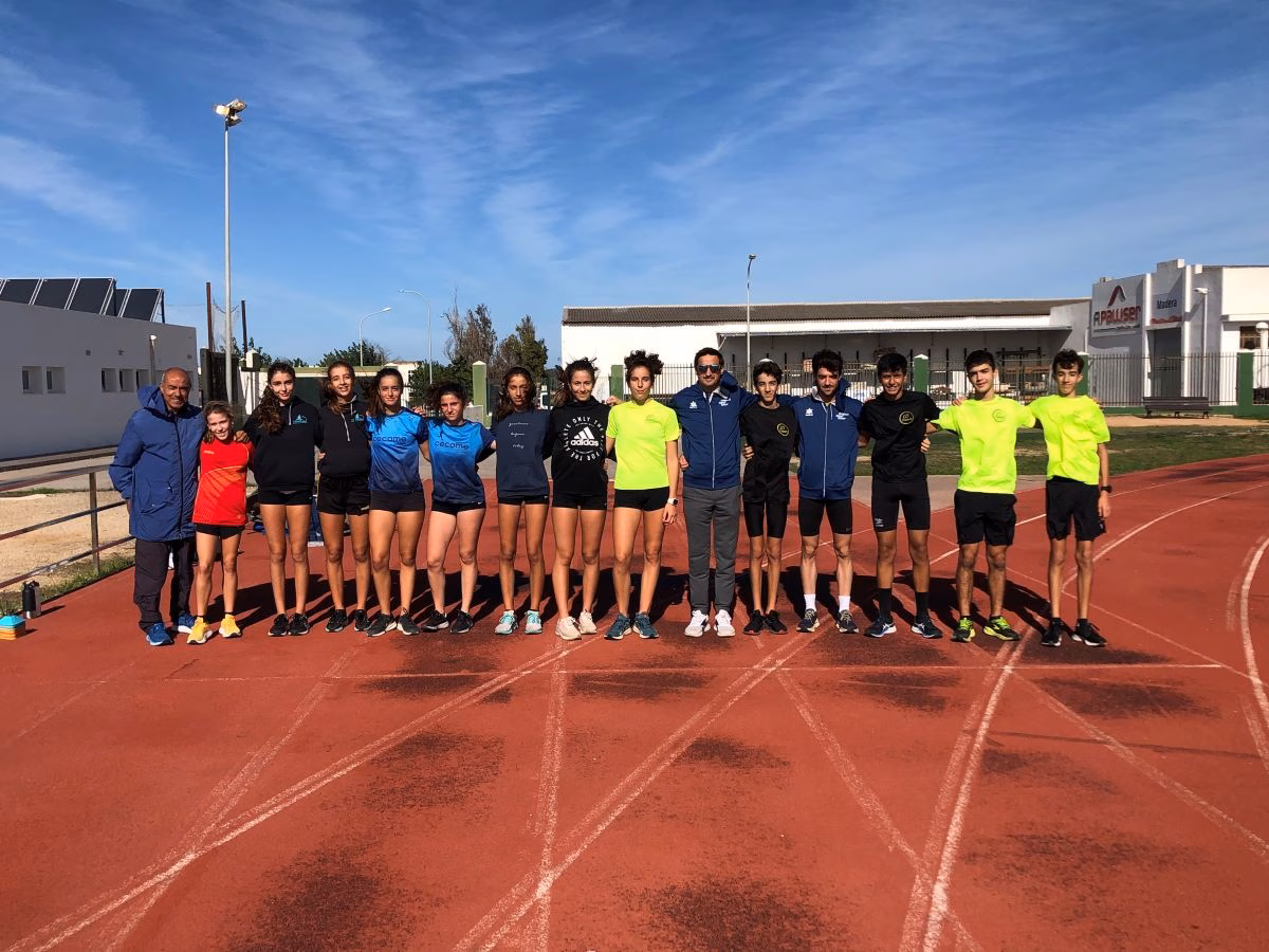 Segunda jornada de tecnificación en la pista de atletismo de Maó