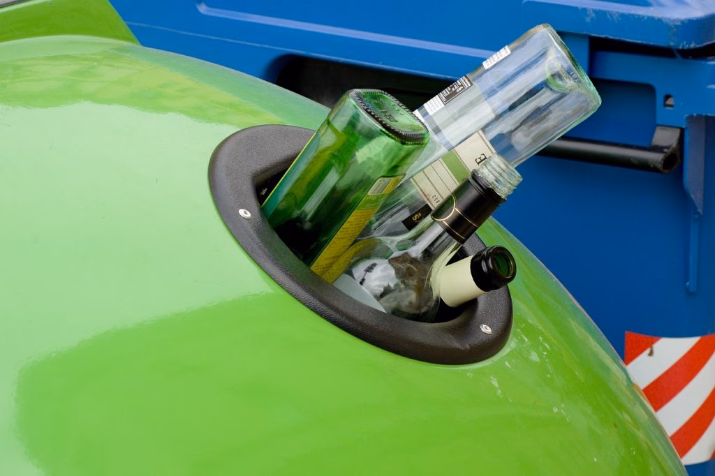 Menorca recicla más vidrio que la media nacional: 27,3 kg por habitante en 2024