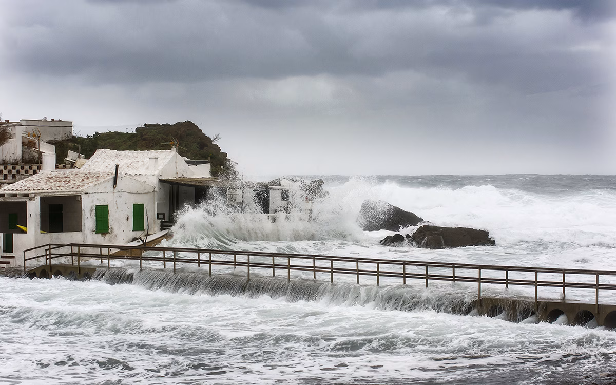 El temporal deja una ola de 12'63 metros en el puerto de Maó