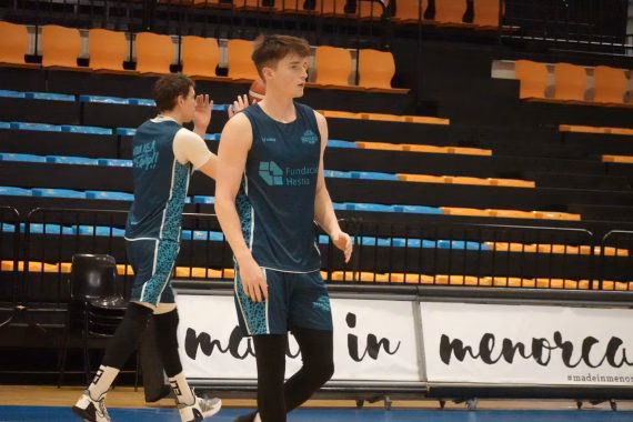 Pablo Suárez renueva con el Hestia Menorca