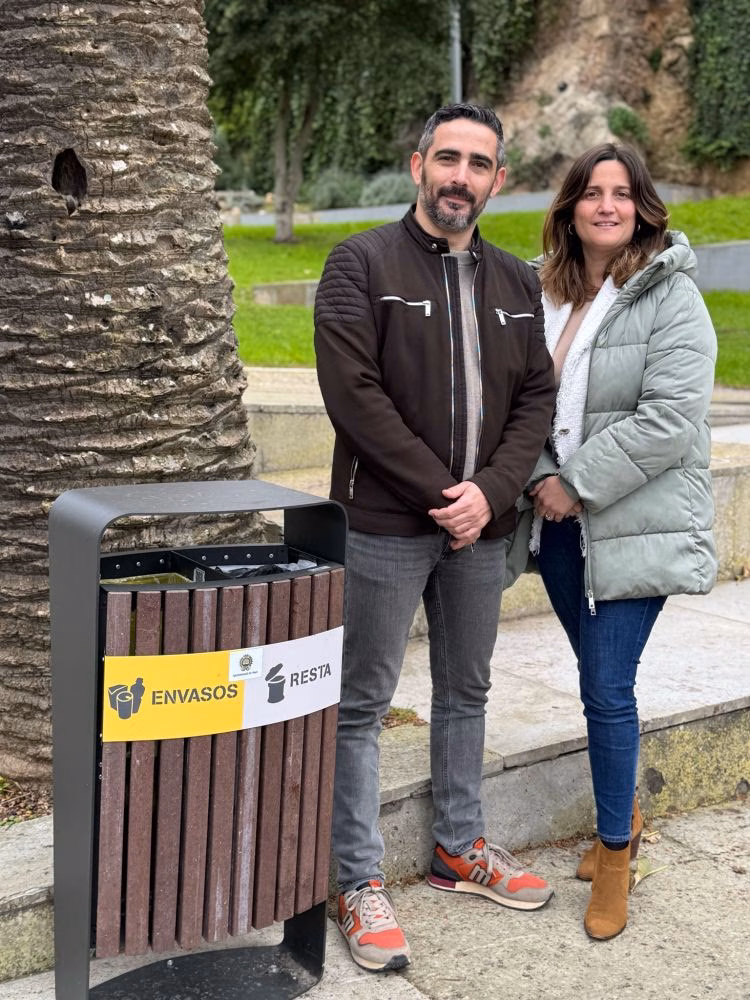 Maó instala unas 20 papeleras de recogida selectiva en el centro de la ciudad