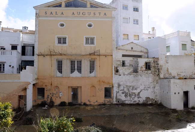 La Policía imputa allanamiento, incendio y desobediencia grave al okupa de la Sala Augusta