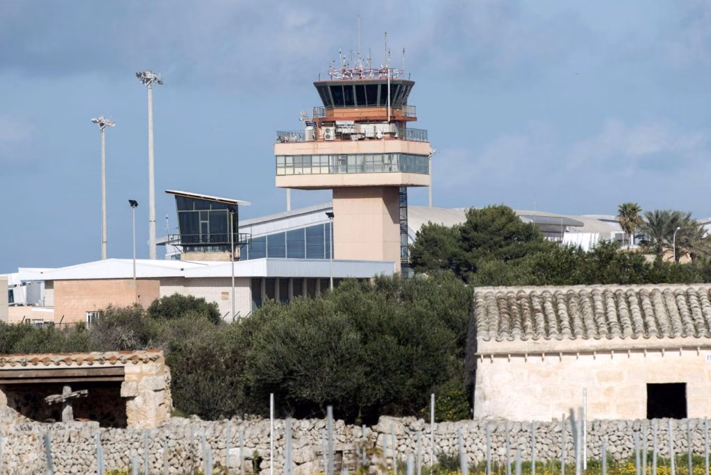 Aena niega haber descartado la torre de control digital para el aeropuerto de Menorca