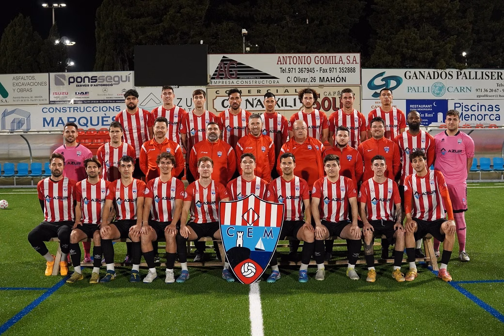 (La foto) El Mercadal y su nuevo escudo