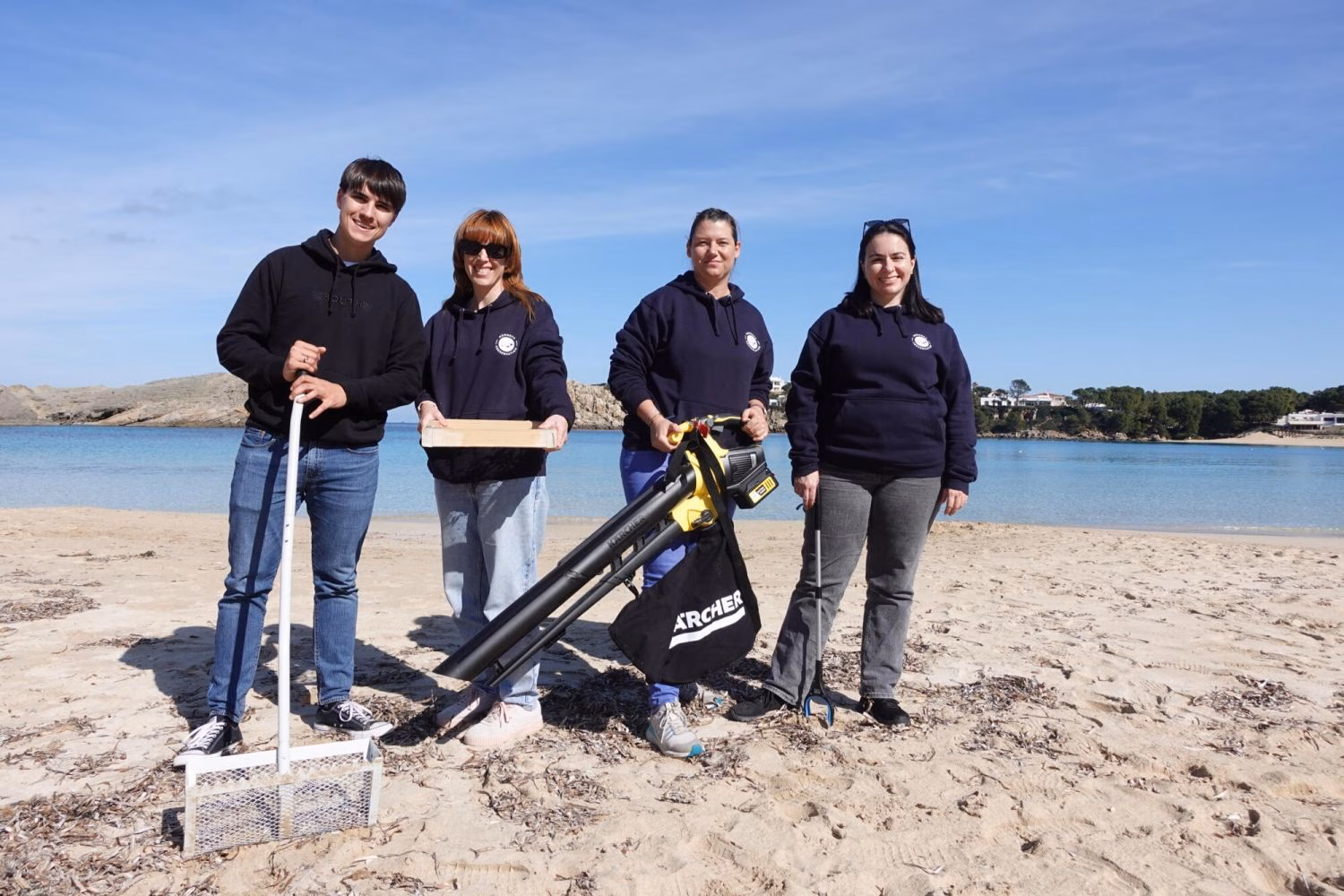 Plastic Free Menorca retira 166 kilos de plásticos del litoral y analiza su impacto en la isla