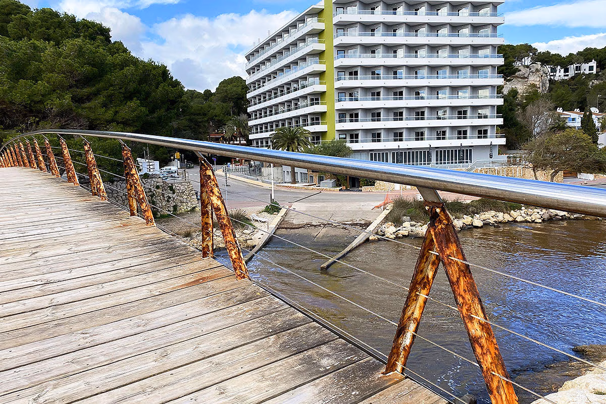Quejas por el mal estado del puente de Cala Galdana