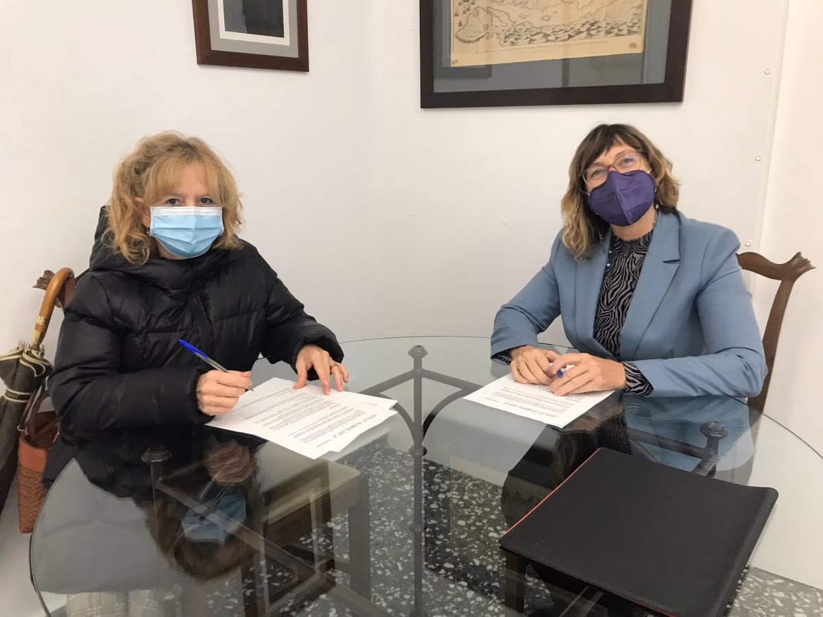 Voluntariado Villacarlos firma un convenio con el Ayuntamiento de Es Castell