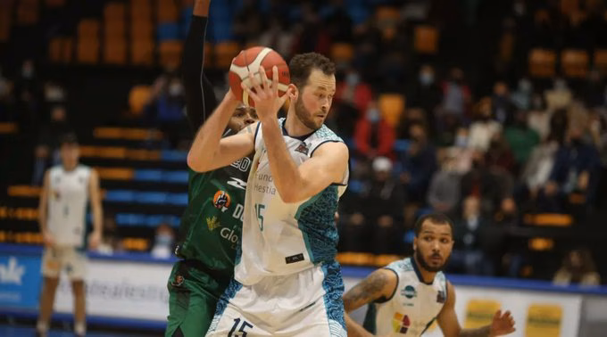 Logan Schilder al quirófano