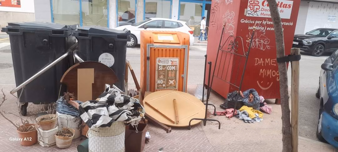 Maó tramitó el año pasado 46 denuncias por abandonar residuos y enseres en la calle