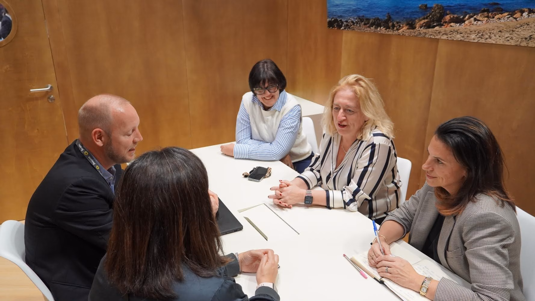 Begoña Mercadal destaca el paso al frente de Menorca en Fitur con la conectividad aérea