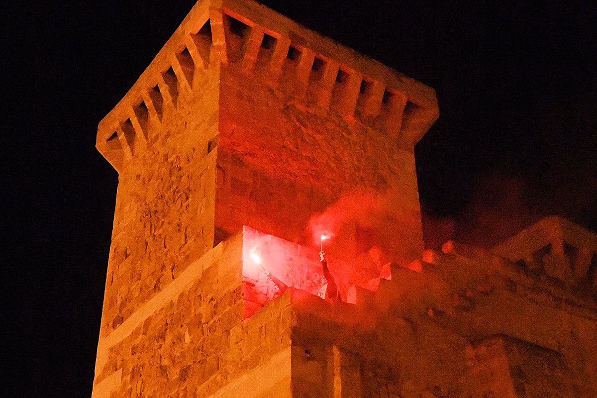 (Fotos) Solo cinco torres de Menorca se adhieren al tradicional encendido por los derechos humanos