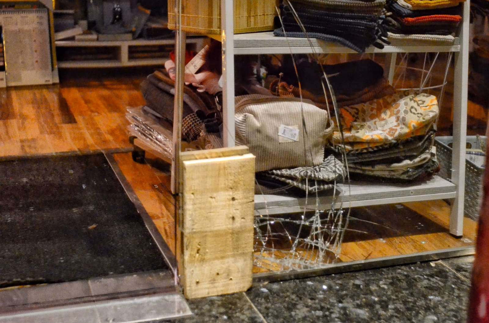 Robo en Ferreries: fuerzan la entrada de una tienda y se llevan 500 euros