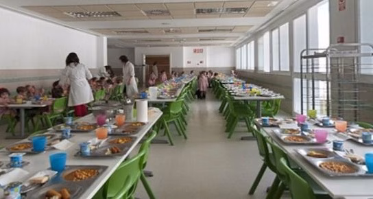 El Govern dará tarjetas de prepago a los beneficiarios de las ayudas de comedor