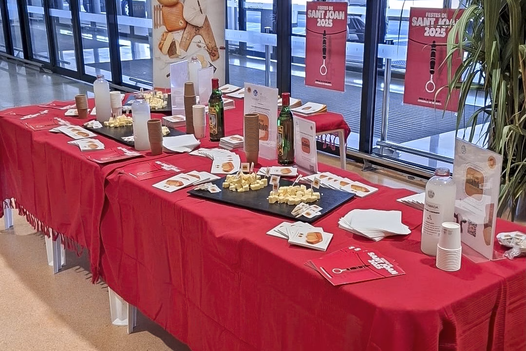 El Aeropuerto de Menorca ofrece productos locales con motivo de la festividad de Sant Joan