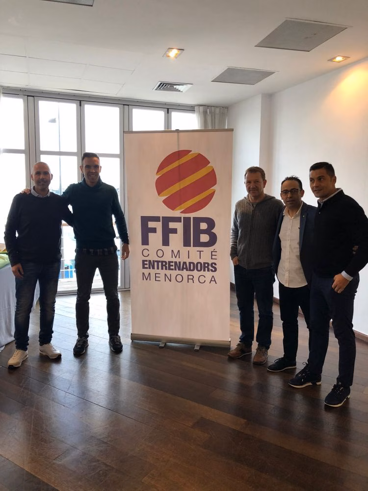 (Fotos) Lecciones de fútbol en Es Mercadal