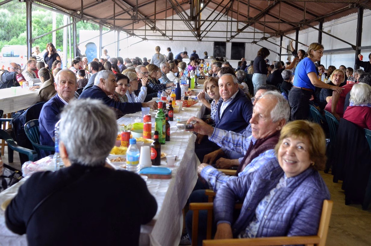 (Fotos) Folk, baile y paella en Es Mercadal